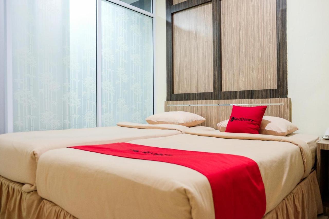 Reddoorz Plus Near Living World 페칸바루 외부 사진