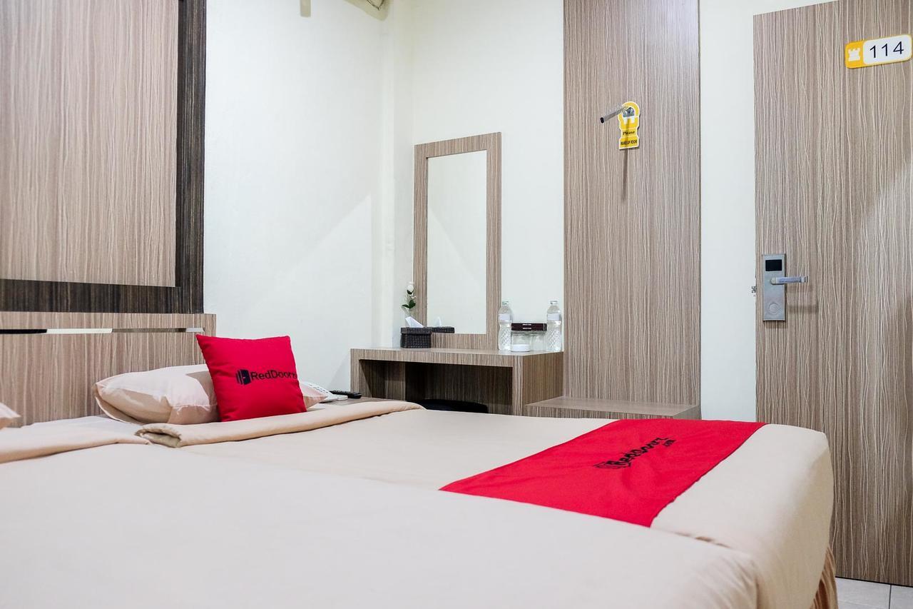 Reddoorz Plus Near Living World 페칸바루 외부 사진