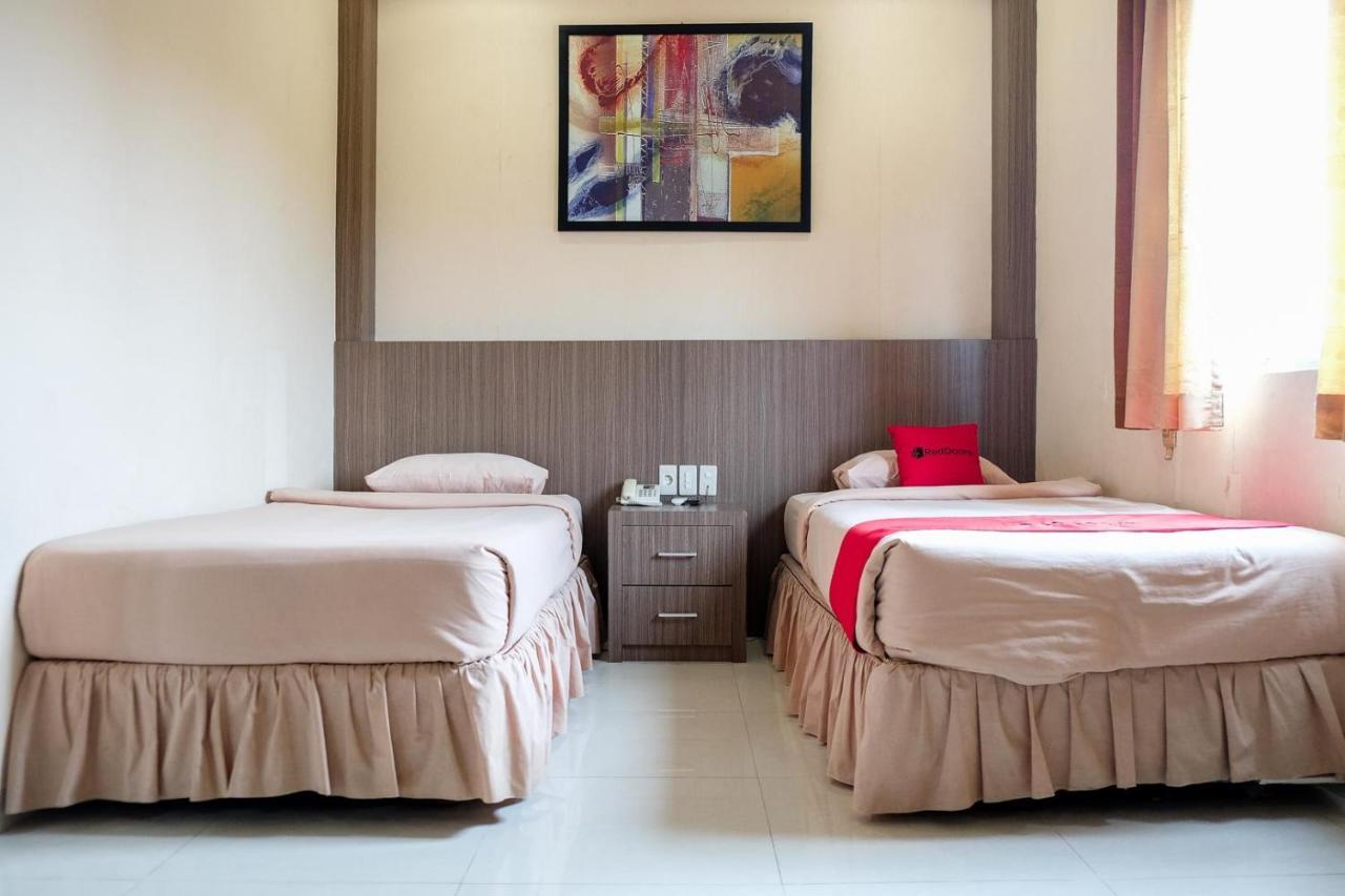 Reddoorz Plus Near Living World 페칸바루 외부 사진